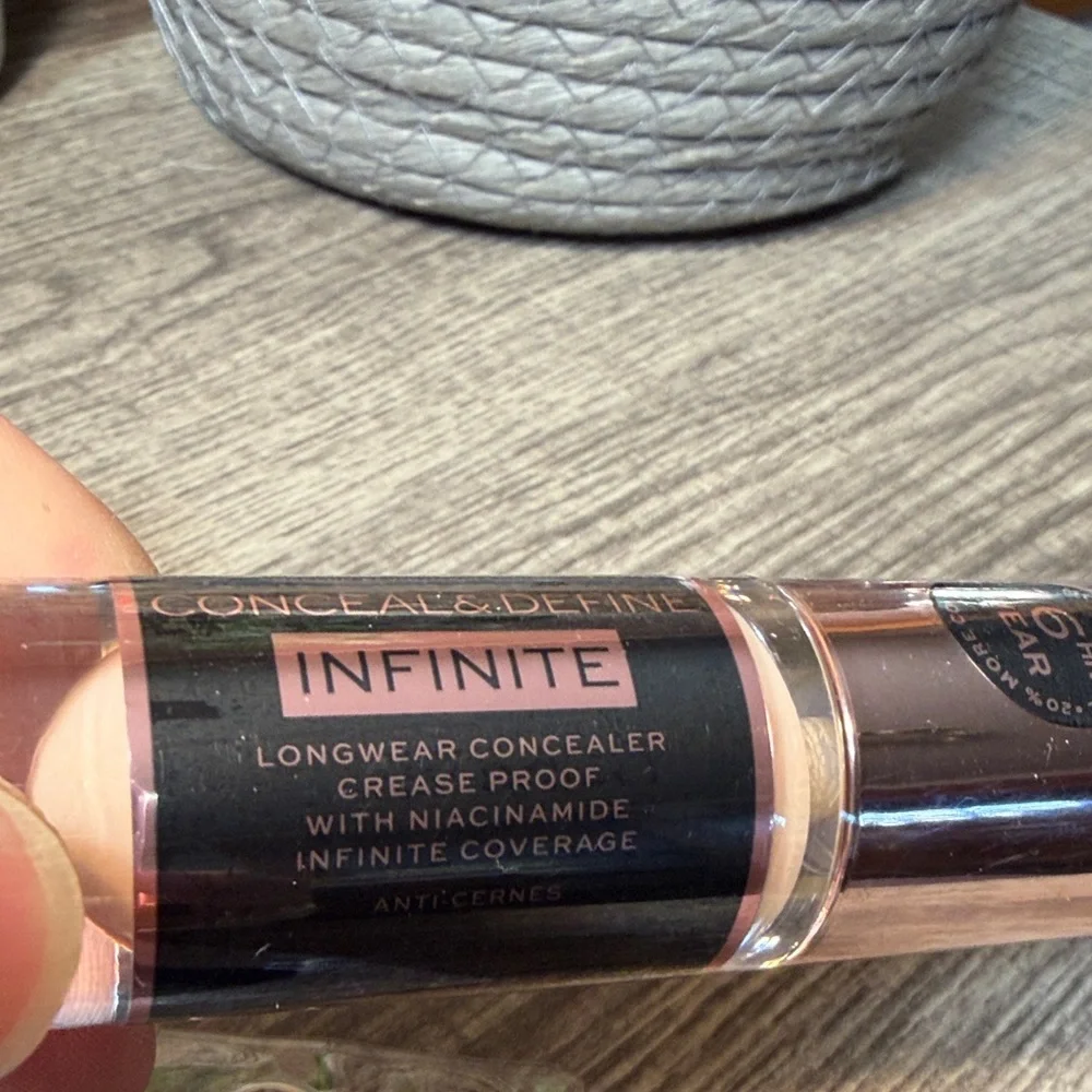 🌹5 for $25🌹 Revolution Infinite Conceal & Define C3.5 Concealer